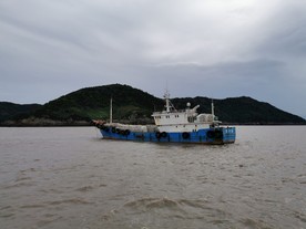 海上的船