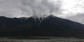 天空乌云雪山风景