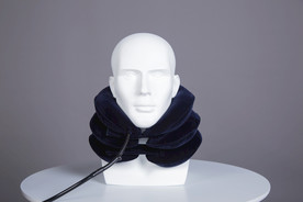 天祝康医用颈椎牵引器实拍模特图