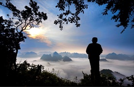 远眺云海旭日东升