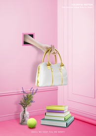 立体女包海报设计