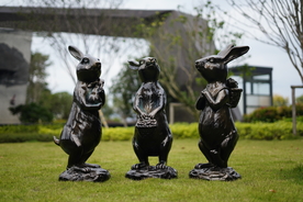 仿铜兔子雕塑摆件模型