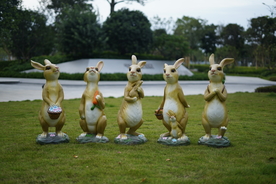 卡通兔子雕塑摆件模型