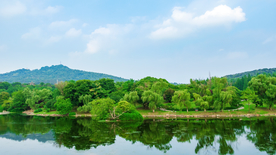 高原湖泊风景图