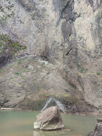 实拍青田石门洞景区彼岸小江