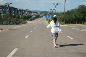 跟拍路人