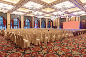 明亮宽敞的会议室