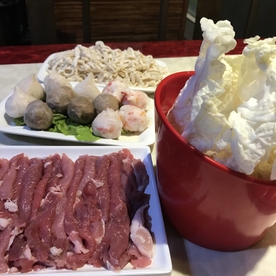 涮火锅新鲜羊肉