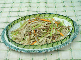 家常菜姜葱炒猪丝