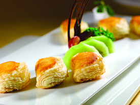 浙菜软滑榴莲酥