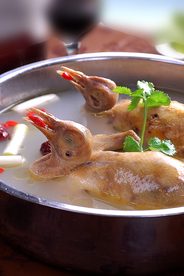 煲仔天麻乳鸽煲