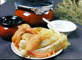 天麻竹荪煨乳鸽