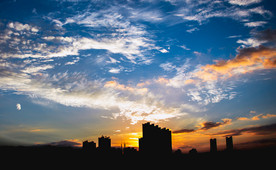 夕阳下的城市