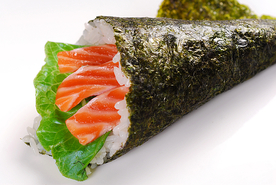 日韩料理手卷三文鱼手卷