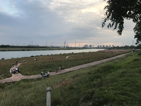 一河两岸