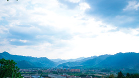 远望桐庐纪龙山山峰高清摄影图