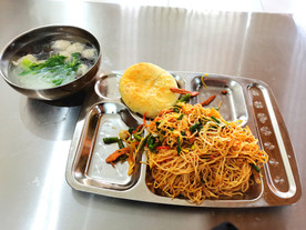 餐桌上的美食