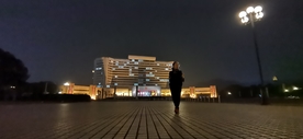 大楼 夜晚 路灯