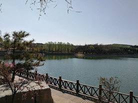 龙潭湖春景