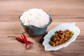 蘑菇辣酱拌饭