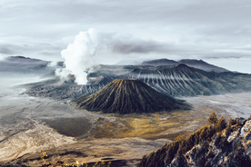 火山 山峰