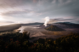 火山 山峰