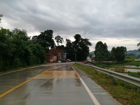 傍晚的乡村公路