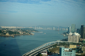 厦门远眺鼓浪屿的景色