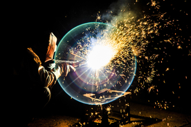 工作中的电焊工图片