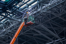 高空作业电焊图片