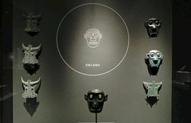 青铜面具文物展示