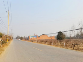 空荡荡的乡村道路