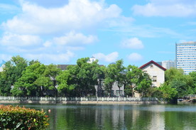 月湖