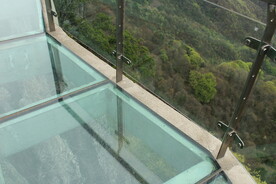 南宫山玻璃栈道