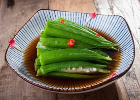 捞汁秋葵摄影图