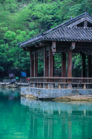 湖边小亭