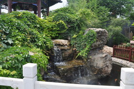 某庭院假山流水景观