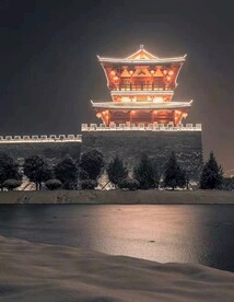 夜景的古楼