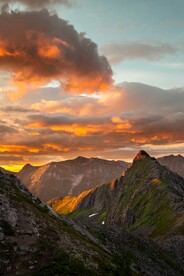 群山险峰