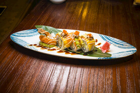 牛油果螃蟹中卷寿司2日本料理居