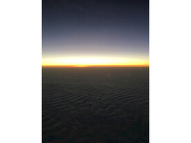 飞机云海日出日落