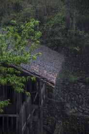 下雨的屋檐