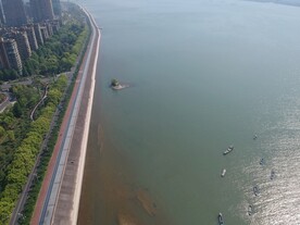 沿江橡胶跑道沿江住宅