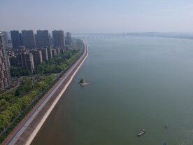 沿江橡胶跑道沿江住宅