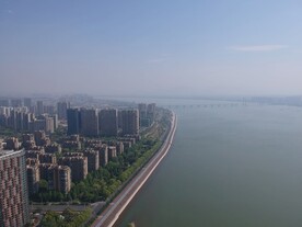 沿江橡胶跑道沿江住宅