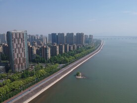 沿江橡胶跑道沿江住宅