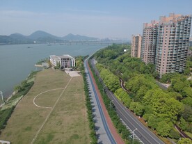 沿江橡胶跑道沿江住宅
