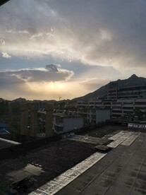 藏在云彩后的太阳