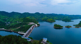 高峡出平湖