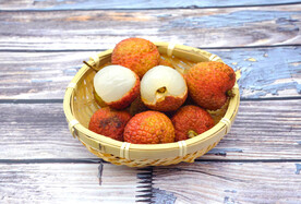 框子里的荔枝摄影图